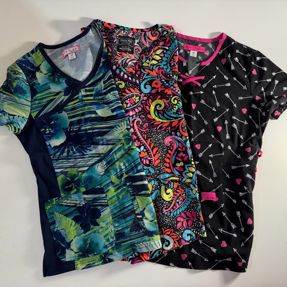 Lot of 3 Koi Betsey Cherokee Medical Scrub Tops Nursing Sz XS - Picture 11 of 11